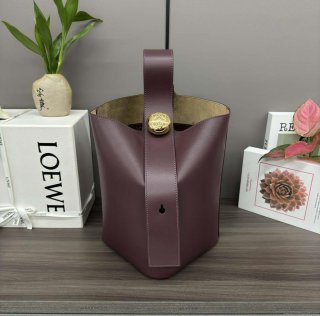 Loewe AANBBBWX01 Medium Pebble Bucket bag in mellow calfskin Wine Red