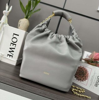 Loewe A914Q37X01 Medium Squeeze bag in nappa lambskin Gray