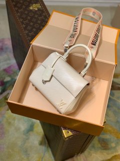 LV M58928 Louis Vuitton Cluny Mini Handbag Quartz