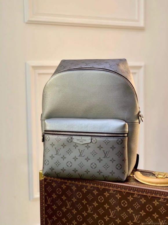 LV M30835 Louis Vuitton Discovery Backpack PM Silver