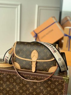 LV M46049 Louis Vuitton Diane Monogram M45985 Bag Black