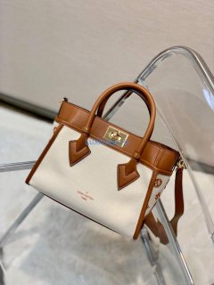 LV M59905 Louis Vuitton On My Side PM Tote Bag