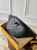 LV M44388 Louis Vuitton Discovery Bumbag Crossbody Black