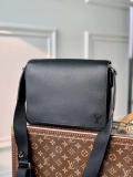 Louis Vuitton M30850 District PM Taiga infini Black