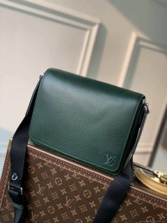 Louis Vuitton M30861 District PM Taiga infini Dark Green bag