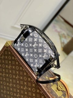 LV M21460 Louis Vuitton Side Trunk Bag