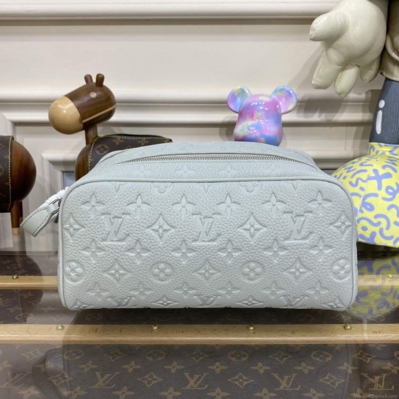 LV M82576 Louis Vuitton Dopp Kit Bag Off-white