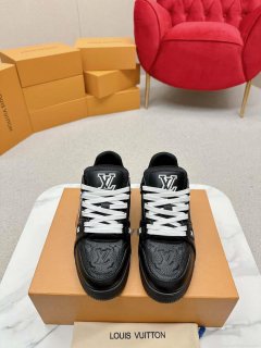 Louis Vuitton 1ABLUR Men Women’s LV Trainer Sneaker L62471