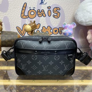 LV M46955 Louis Vuitton Alpha Messenger Bag Black