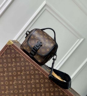 LV M46973 Louis Vuitton Quest Messenger Bag