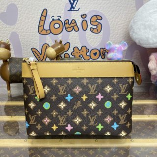 LV M83568 Louis Vuitton Pochette Voyage Souple Chocolate