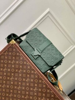 LV M24439 Louis Vuitton S-Cape Messenger Bag Forest Green