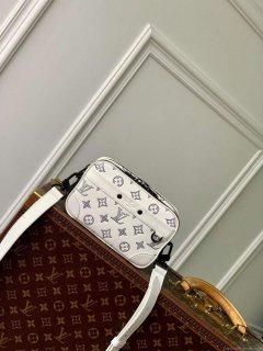 LV M83383 Louis Vuitton Alpha Wearable Wallet White/Navy