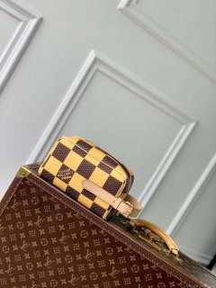 LV N40567 Louis Vuitton Locker Dopp Kit Bag Yellow Damier Other