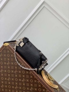 LV M25445 Louis Vuitton Slim Trunk Bag Ostrich Pattern Black