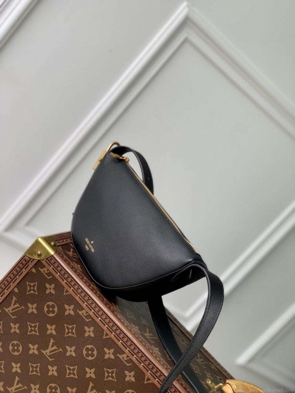 LV M11429 Louis Vuitton Low Key Bumbag Cognac Black