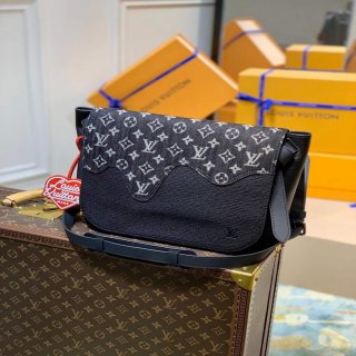 LV M45971 Louis Vuitton Besace Tokyo Bag