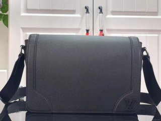 LV M30807 Louis Vuitton New Flap Messenger Black