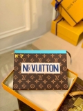 LV M81204 Louis Vuitton Pochette Voyage