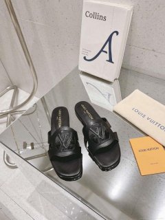 LV 1ABP20 Louis Vuitton LV Isola Flat Mules L66406