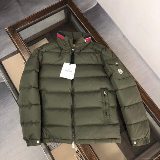 Moncler Short Classic Down Jacket M68735