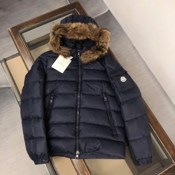 Moncler Short Classic Down Jacket M68738