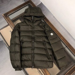 Moncler Short Classic Down Jacket M68741