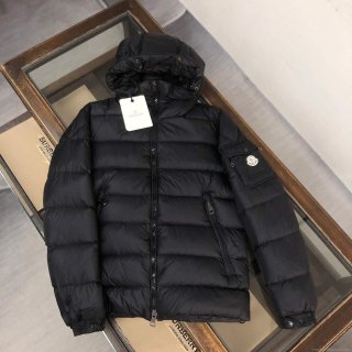 Moncler Short Classic Down Jacket M68742