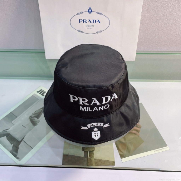 Prada Re-Nylon bucket hat P91202