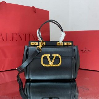 Valentino 4100 Medium Rockstud Alcove Handbag In Grainy Calfskin 2B0J41 Black