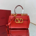 Valentino 4100 Medium Rockstud Alcove Handbag In Grainy Calfskin 2B0J41 Red