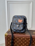 LV M81854 Louis Vuitton Christopher Wearable Wallet Blue