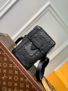 LV M82077 Louis Vuitton Vertical Trunk Wearable Wallet black embossed