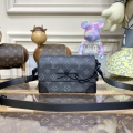 LV M81783 Louis Vuitton Steamer Wearable Wallet Black