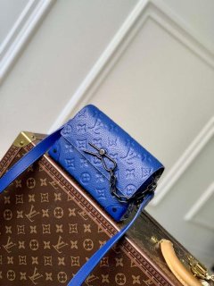 LV M82571 Louis Vuitton Steamer Wearable Wallet Racing Blue