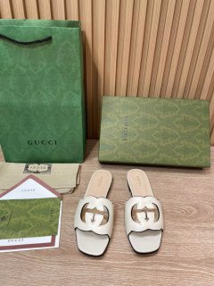 Gucci 694451 Women’s Interlocking G cut-out slide sandal G66754