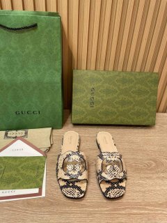 Gucci 694451 Women’s Interlocking G cut-out slide sandal G66762