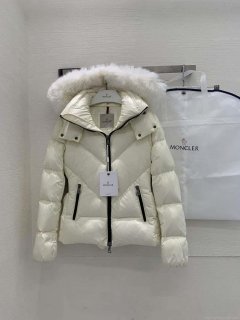 Moncler Women’s Fashion Clothing Short Down Coat M68720