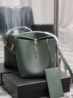 YSL 742828 Le 5 À 7 Supple Small In Smooth Leather Green